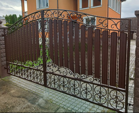 Kalviški gaminiai Tvoros Vartai Stumdomi turėklai stogeliai - Grotų gamyba - 1 Grotų gamyba - Kalviški gaminiai Tvoros Vartai Stumdomi turėklai stogeliai - 1