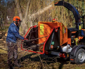 Šakų smulkintuvas malkų skaldyklė nuoma - Įvairios technikos nuoma - 1 Įvairios technikos nuoma - Šakų smulkintuvas malkų skaldyklė nuoma - 1