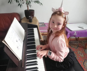 Pianino pamokos - Muzikos mokytojai - 2 Muzikos mokytojai - Pianino pamokos - 2