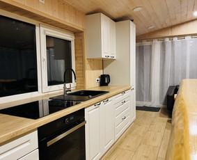 Privati sodyba su pirtimi, kubilu ir ežero pakrante / Leo Complex / Darbų pavyzdys ID 4129086