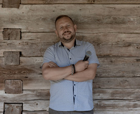 Atlikėjas ir vakaro vedėjas Vytautas! - Muzikantai jubiliejui - 1 Muzikantai jubiliejui - Atlikėjas ir vakaro vedėjas Vytautas! - 1