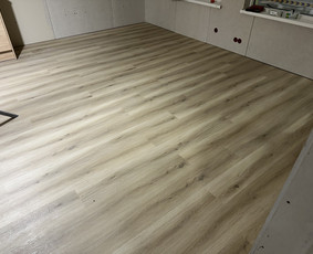 Laminato, vinilo (click sistema) klojimas, išlyginamasis / DASS grindų sprendimai / Darbų pavyzdys ID 4137096