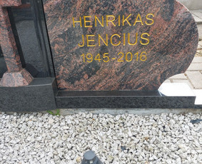 Raidžių ir portretų kalimas ant paminklo - Raidžių kalimas, graviravimas. - 3