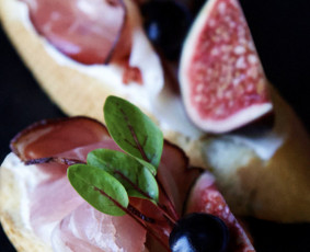 Šampano staliukai - Putojantis Akcentas - Stalų nuoma - 2 Stalų nuoma - Šampano staliukai - Putojantis Akcentas - 2