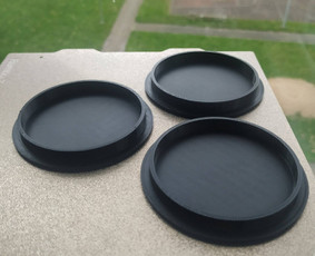 Dangteliai stiklui 68mm kiaurymei, 7mm gyliui, 2mm storio. Juodas blizgus PLA.