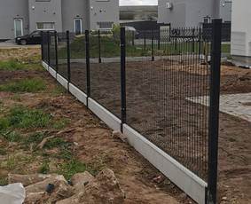 Tvoros pamatai, betonavimas - Segmentinės Tvoros, vartai, varteliai montavimas - 1