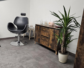 Klasikinis manikiūras - The Witch - Green Hall pastate patalpų nuoma - 1