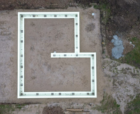 Statybos darbai - Pamatų įrengimas, indždinerinių tinklų montavimas, drono fot - 1