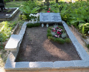 Kapo tvorelės - Paminklai, meniški antkapiai, granito plokštės - 1