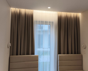 Karnizų, roletų montavimas - Užuolaidų / romanečių siuvimas, bėgelių montavimas. - 2