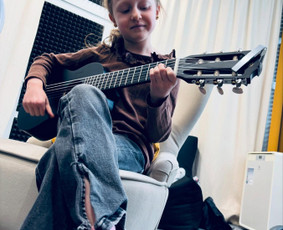 Muzikos mokytojai - Gitaros pamokos Vilniuje arba online - 3