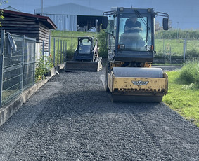Žemės kasimas, lyginimas - Bobcat nuoma žemes lyginimas keliu irengimas - 1