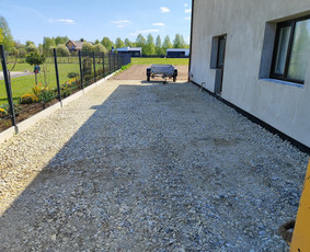 Aplinkos tvarkymas, apželdinimas - Trinkelių klojimas,pagrindu paruošimas. - 4