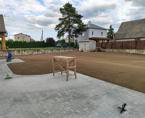 Aplinkos tvarkymas, apželdinimas - Trinkelių klojimas,pagrindu paruošimas. - 3