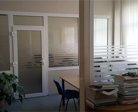 Reklamos gamyba - Šerkšno plėvelės klijavimas - 1