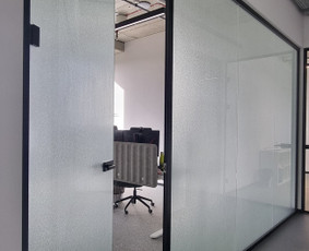 Stiklo matinimas - Baldų apklijavimas, veidrodinės plėvelės klijavimas. - 4