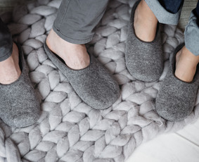 Kiti įvairūs kursai - Šlepečių vėlimo kursai (grupė/indiv.pamoka)/ Veltos šlepetės - 1