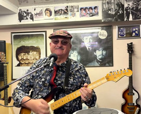 Renginiai, šventės - Muzikantas, vienas žmogus - orkestras - 2