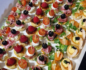 Maistas, konditerija - Vieno Kąsnio Uzkandziai Kučiu vakariene - 1