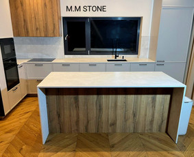 Interjeras, baldai - Akmens stalviršiai,palangės,laiptai,židinių apdaila. - 2