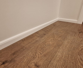 Laminato klojimas - Kokybiškas grindų dangos ir grindjuosčių montavimas, - 2