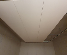 Armstrong lubų montavimas - Kokybiškas grindų dangos ir grindjuosčių montavimas, - 1