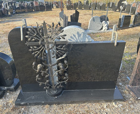 Paminklų gamyba - Kapų dengimas plokštėmis, paminklai, raidžių kalimas - 1