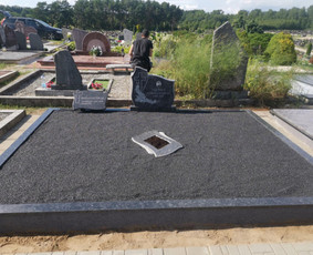 Paminklai kapams, antkapiai - Kapų dengimas plokštėmis, paminklai, raidžių kalimas - 1