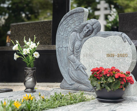 Akmens graviravimas - Kapų dengimas plokštėmis, paminklai, raidžių kalimas - 1