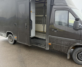 Aplinka, sodas - Greitos ir Patikimos Pervežimo Paslaugos (3.5 t Busas) - 2