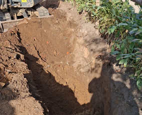 Tranšėjų kasimas - Žemės kasimas, lyginimas. Pastatų griovimas. Ekskavatoriai. - 1