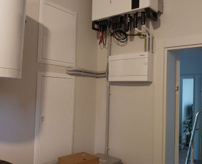 Saulės elektrinių, kaupiklių bei pakrovimo stotelės / Darek Levko / Darbų pavyzdys ID 4204301