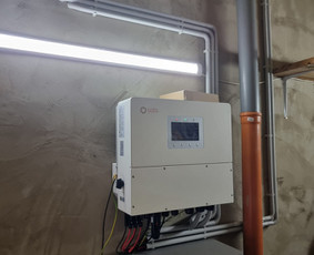 Saulės elektrinių, kaupiklių bei pakrovimo stotelės / Darek Levko / Darbų pavyzdys ID 4204309