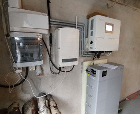 Saulės elektrinių, kaupiklių bei pakrovimo stotelės / Darek Levko / Darbų pavyzdys ID 4204367