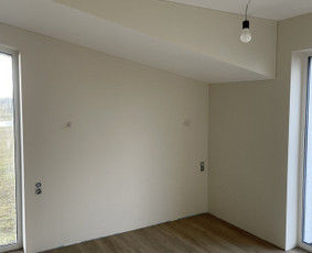 Sienų glaistymas - Profesionalus naujos statybos namų ir butų įrengimas - 1