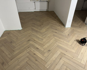 Laminato, vinilo (click sistema) klojimas, išlyginamasis / DASS grindų sprendimai / Darbų pavyzdys ID 4204647