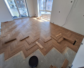 Statybos, apdaila - Grindjuosčių klijavimas Grindų klojimas Parketo montavimas - 3