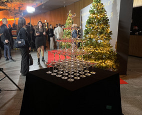 &Scaron;ampano piramidė - Mobilus baras, kokteilių gaminimo pamoka, taurių piramidė - 1