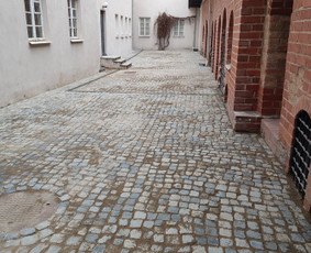 Trinkelių klojimas - Trinkeliu klojimas gerbuvio tvarkymas - 1