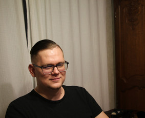 Vyrų kirpimas - Kirpimo paslaugos su i&scaron;kvietimu į namus Vilniuje. - 2