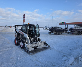 Sniego valymas - Aik&scaron;telių, gatvių, kiemų valymas mini krautuvais - 1