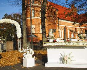 Įvairios paslaugos vestuvėms - &Scaron;ampano staliukas ir foto zona įsimintinai jūsų &scaron;ventei - 1