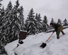 Aplinka, sodas - Sniego valymas nuo stogų Vilniuje - 4