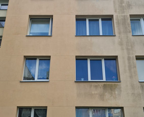 Daugiaauk&scaron;čių pastatų fasadų plovimas - Auk&scaron;talipių paslaugos. Sniego valymas nuo plok&scaron;čių stogų. - 1