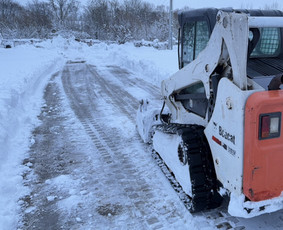 Sniego valymas - Bobcat nuoma, sniego valymas, &scaron;luota, &scaron;akės 24/7 - 1