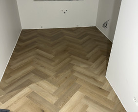 Laminato, vinilo (click sistema) klojimas, išlyginamasis / DASS grindų sprendimai / Darbų pavyzdys ID 4238796
