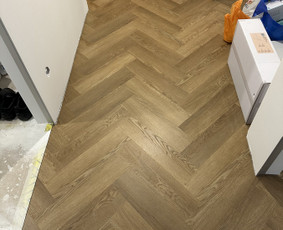 Laminato, vinilo (click sistema) klojimas, išlyginamasis / DASS grindų sprendimai / Darbų pavyzdys ID 4242062