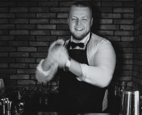 Valandinės barmeno paslaugos - Mobilus baras, &scaron;ampano taurių piramidė - 1