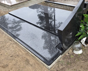 Kapo tvorelės - Kapaviečių dengimas granito plok&scaron;tėmis - 2