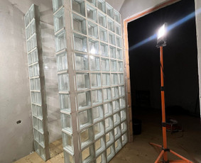 Statybos darbai - Klijuoju plyteles - 2